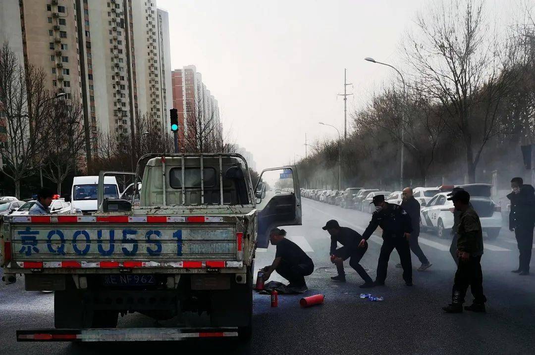 手机手电筒:“北京警察，你们也太厉害了吧！”