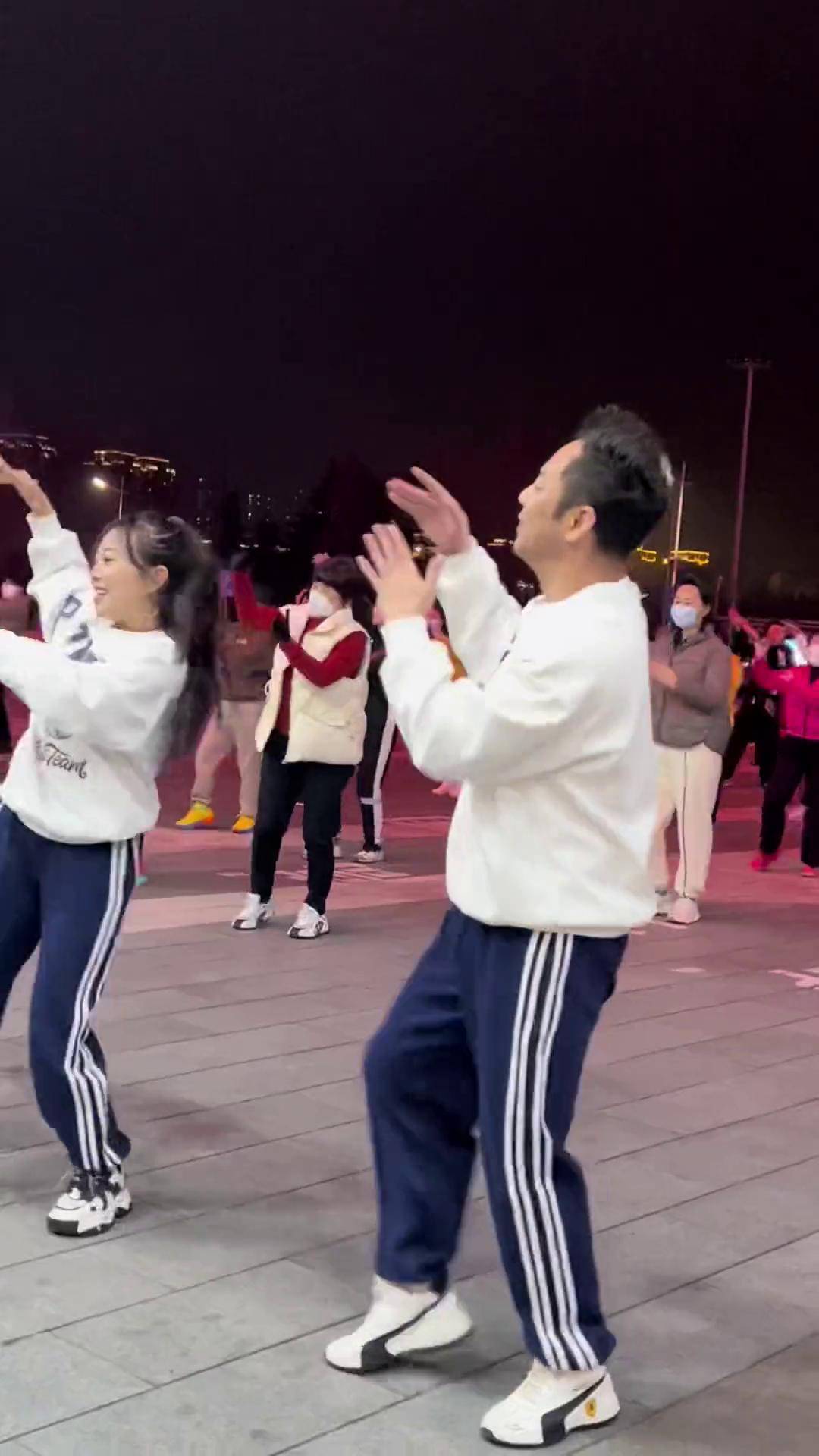 儿童版小苹果舞蹈加长版(儿童舞蹈版小苹果教学)-第8张图片-有道翻译官网 儿童版小苹果舞蹈加长版(儿童舞蹈版小苹果教学)-第8张图片-有道翻译官网